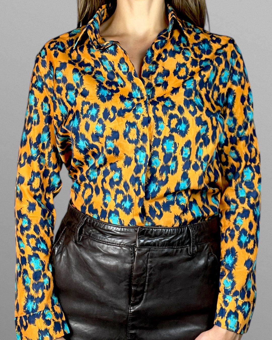 Skjorta med leopardmönster