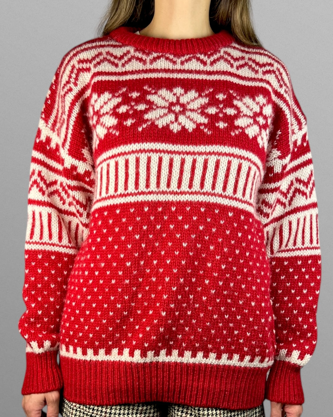 Klassisk röd och vit stickad ylletröja