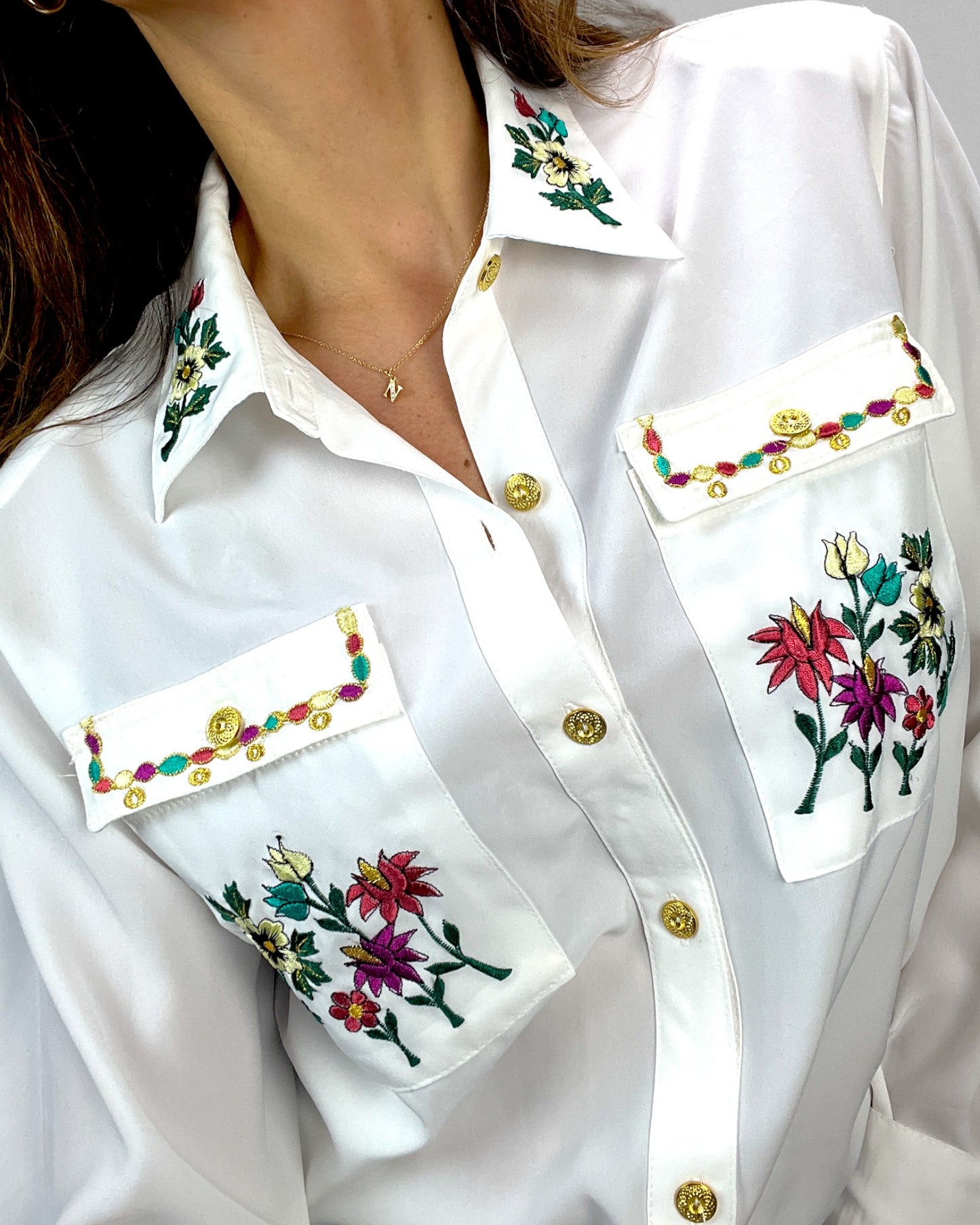 Blus med broderier