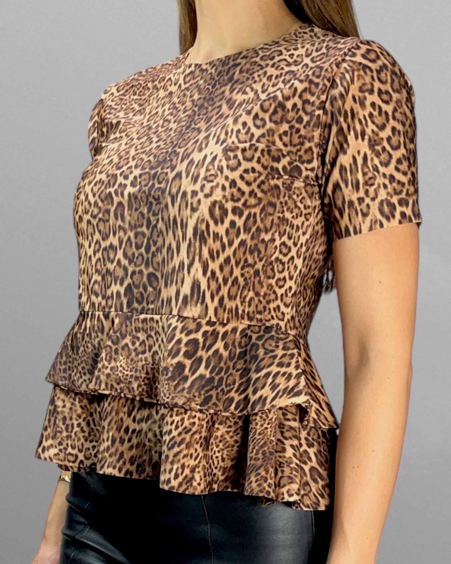 Leopardmönstrad topp med volang