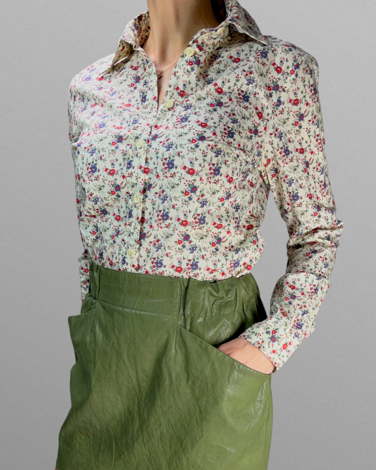 Blommig skjorta