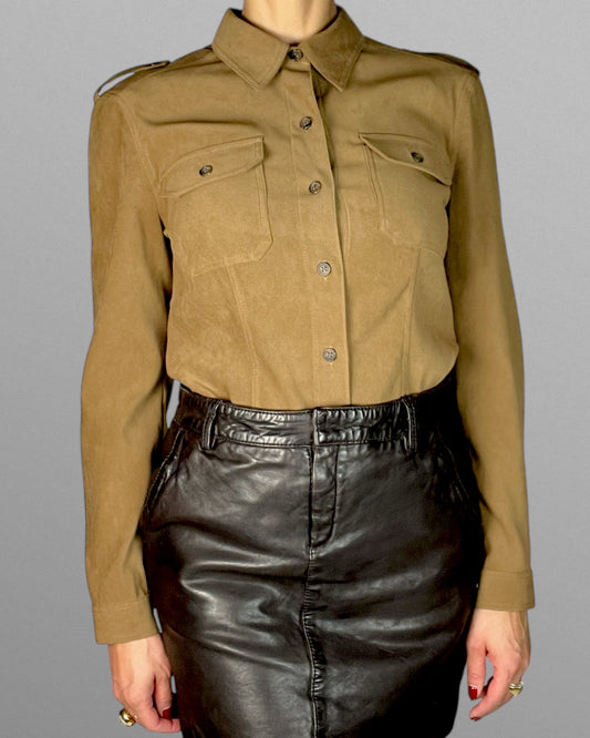 Skjorta med uniformkänsla